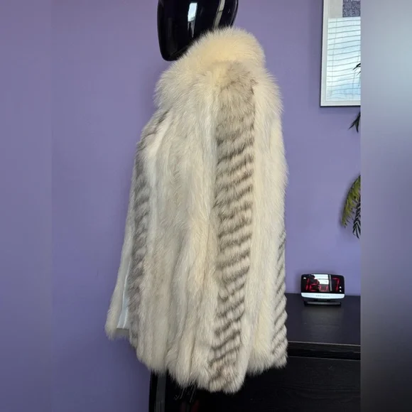 Elegant White silver blue white Fox Fur Coat - Picture 6 of 16